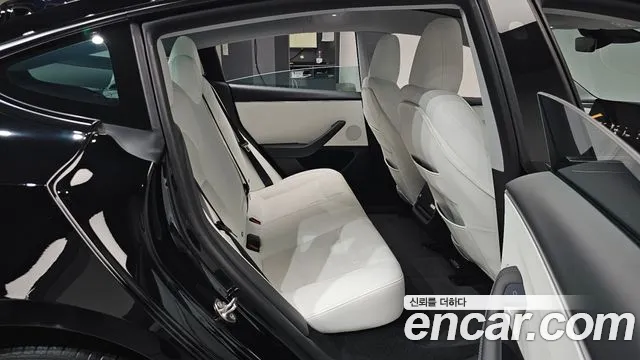Tesla Model 3 — Фото автомобиля 17