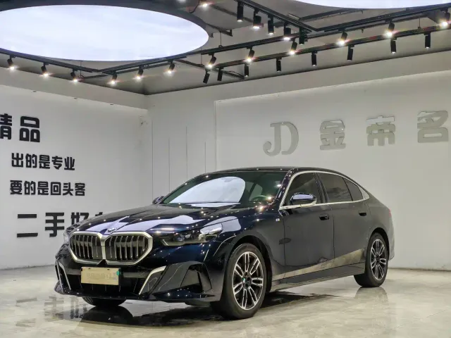 Фотография автомобиля — BMW 5 Series
