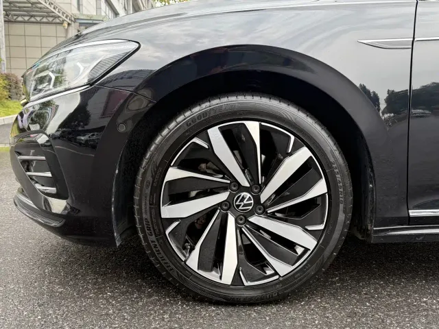 Volkswagen Passat — Фото автомобиля 16