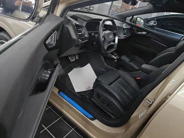 Audi Q4 e-tron — Фото автомобиля 15