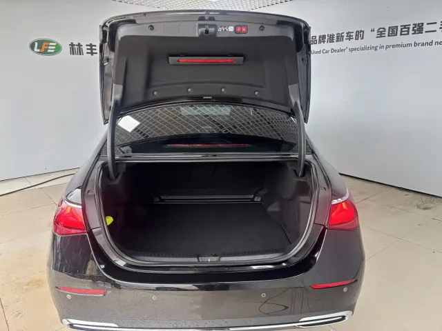 Mercedes-Benz E-Class — Фото автомобиля 27