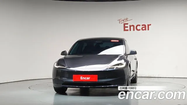Tesla Model 3 — Фото автомобиля 3