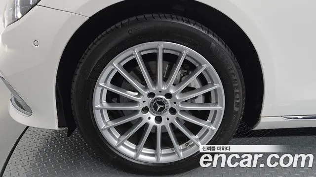 Mercedes-Benz E-Class — Фото автомобиля 5