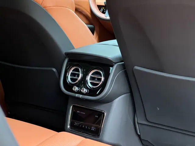 Bentley Bentayga — Фото автомобиля 20