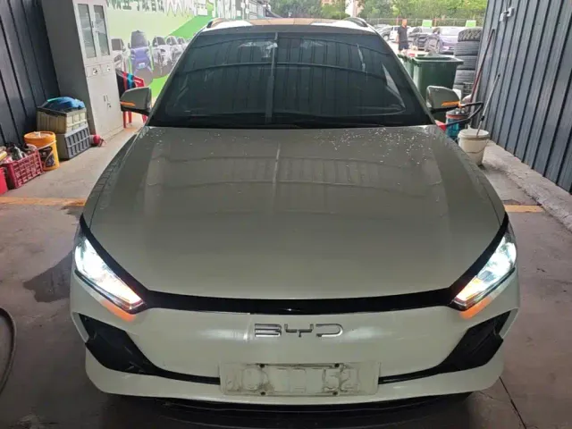 BYD e2 — Фото автомобиля 2