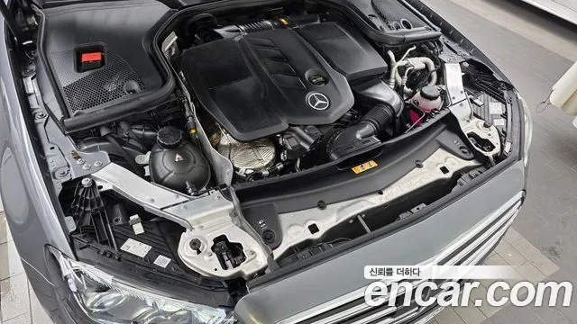 Mercedes-Benz E-Class — Фото автомобиля 7