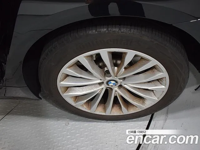 BMW 5-Series — Фото автомобиля 19