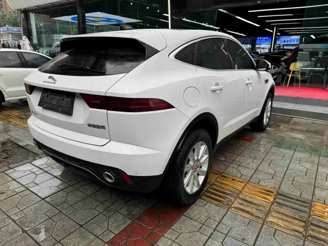 Jaguar E-PACE — Фото автомобиля 9