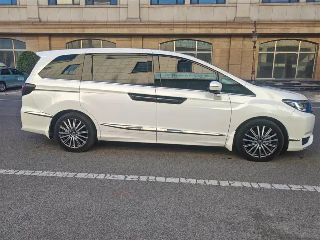 Honda Elysion — Фото автомобиля 5