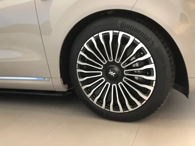 IM Motors LS9 — Фото автомобиля 13