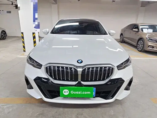 BMW 5 Series — Фото автомобиля 2