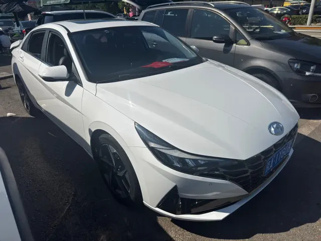 Hyundai Elantra — Фото автомобиля 3
