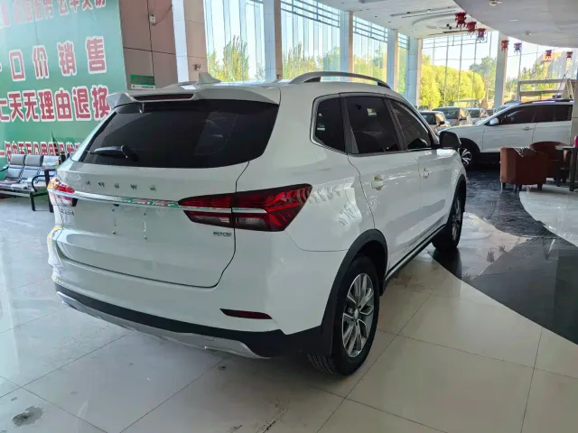 Roewe RX5 — Фото автомобиля 10