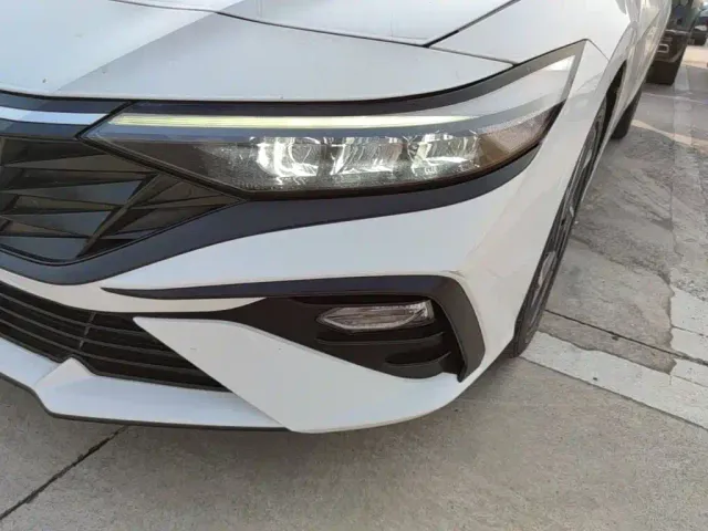 Hyundai Elantra — Фото автомобиля 23