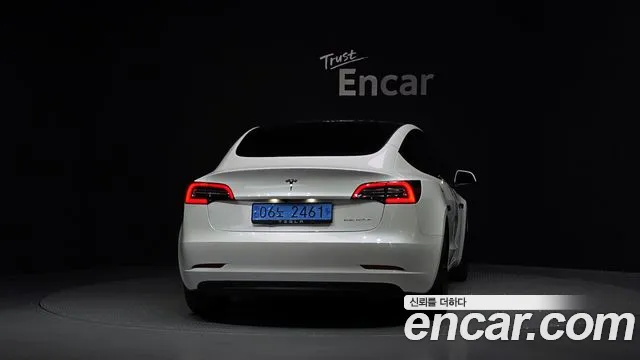 Tesla Model 3 — Фото автомобиля 4