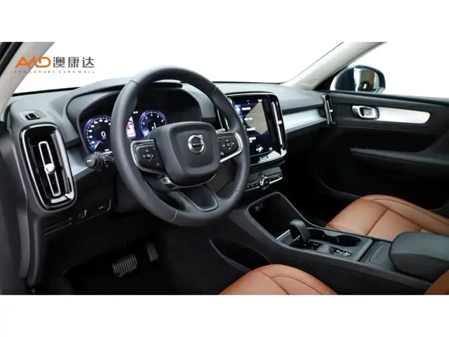 Volvo XC40 — Фото автомобиля 6