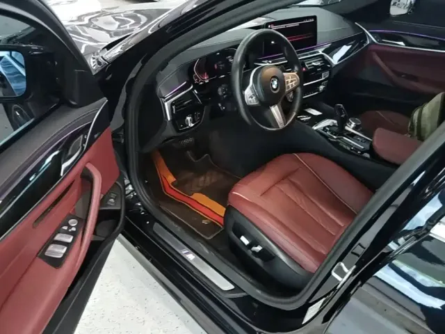BMW 5 Series — Фото автомобиля 11