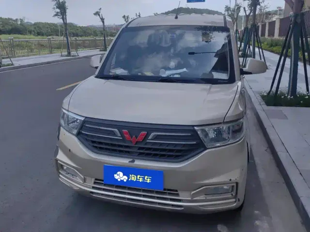 Wuling Hongguang V — Фото автомобиля 2