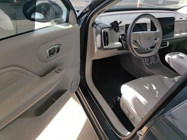 Leapmotor B10 — Фото автомобиля 15