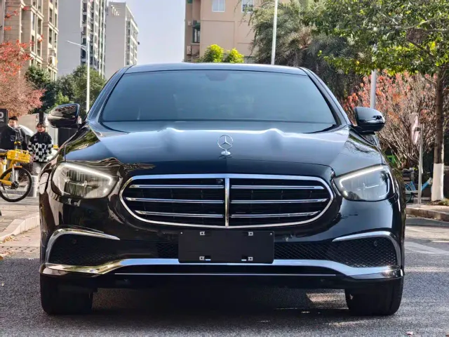 Mercedes-Benz E-Class — Фото автомобиля 2