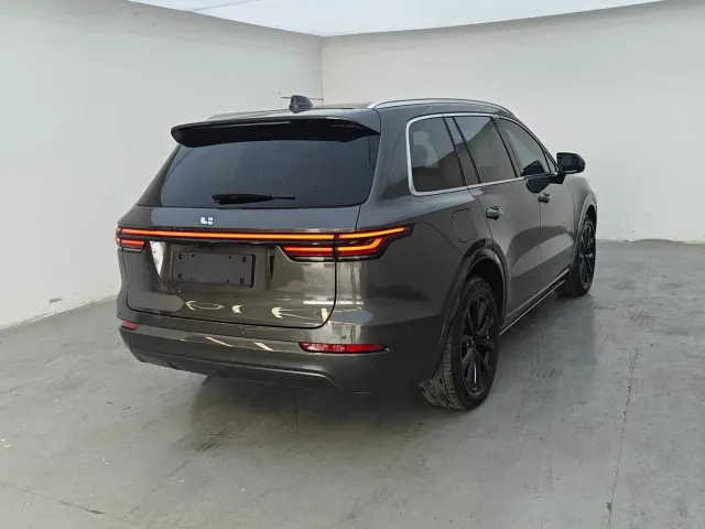 Li Auto ONE — Фото автомобиля 9
