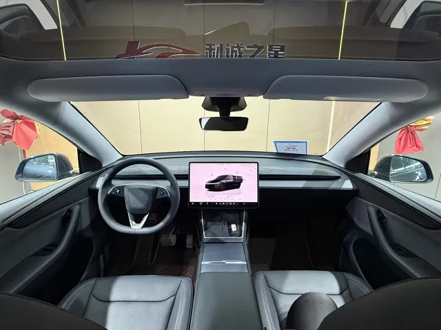 Tesla Model Y — Фото автомобиля 5