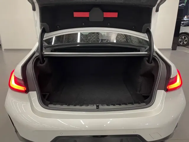 BMW 3 Series — Фото автомобиля 22