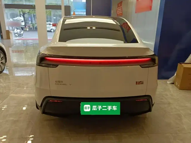 Tesla Model Y — Фото автомобиля 5