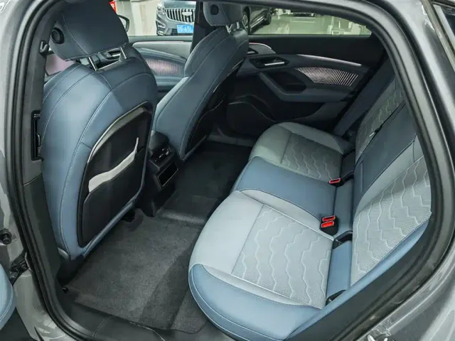 Audi A6L e-tron — Фото автомобиля 13