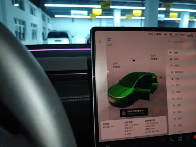 Tesla Model Y — Фото автомобиля 13