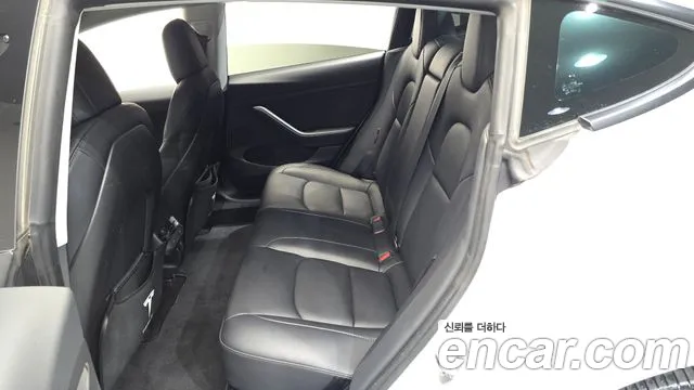 Tesla Model 3 — Фото автомобиля 11