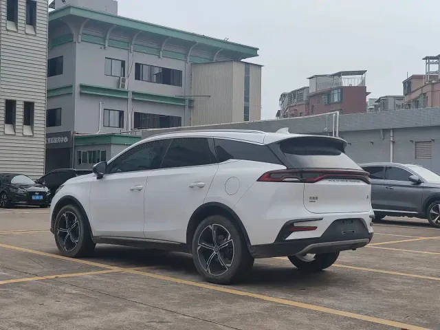 BYD Tang — Фото автомобиля 8