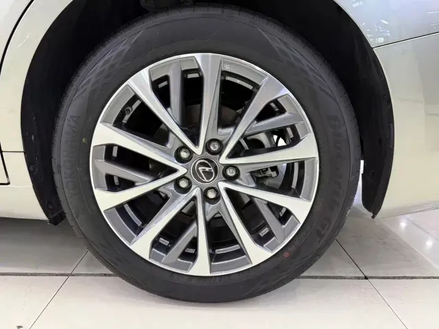 Lexus ES — Фото автомобиля 16