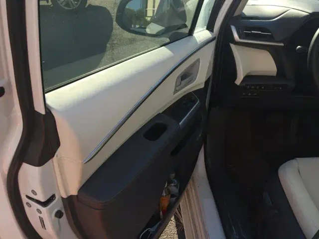 Toyota Sienna — Фото автомобиля 7