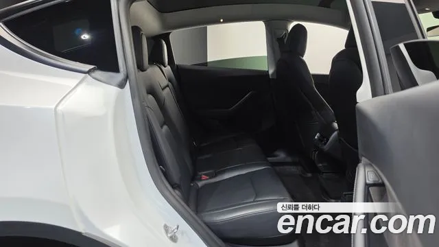 Tesla Model Y — Фото автомобиля 12