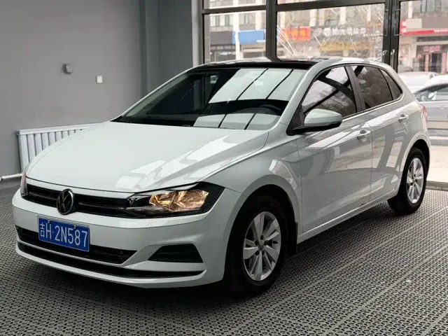 Фотография автомобиля — Volkswagen Polo