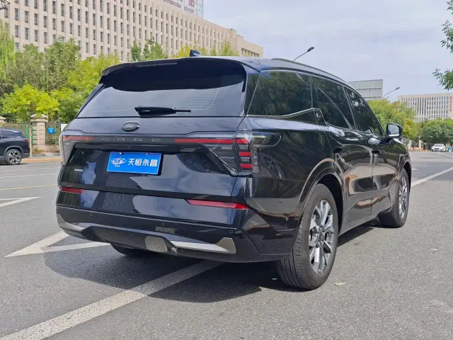 Ford Edge — Фото автомобиля 5