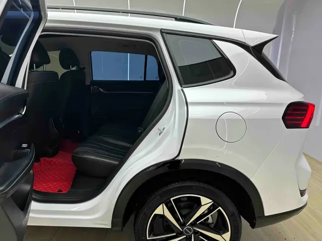 Roewe RX5 Max — Фото автомобиля 10