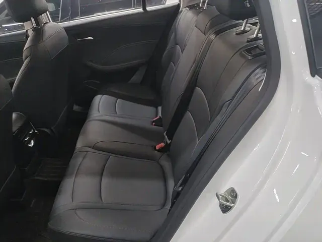 Roewe i5 — Фото автомобиля 16