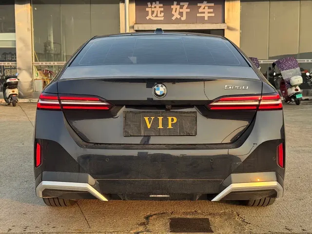 BMW 5 Series — Фото автомобиля 13