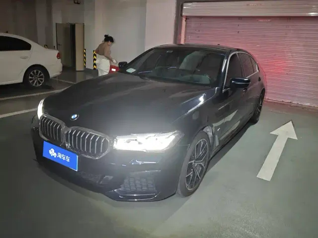 Фотография автомобиля — BMW 5 Series