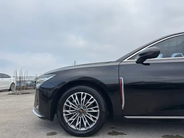 Hongqi H5 — Фото автомобиля 8