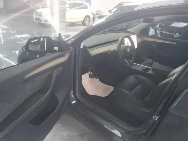 Tesla Model Y — Фото автомобиля 15