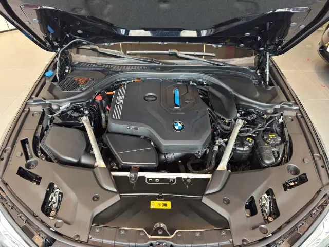 BMW 5 Series — Фото автомобиля 16