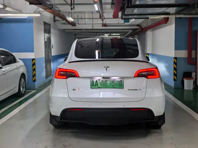 Tesla Model Y — Фото автомобиля 5
