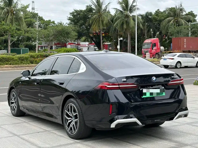 BMW i5 — Фото автомобиля 5