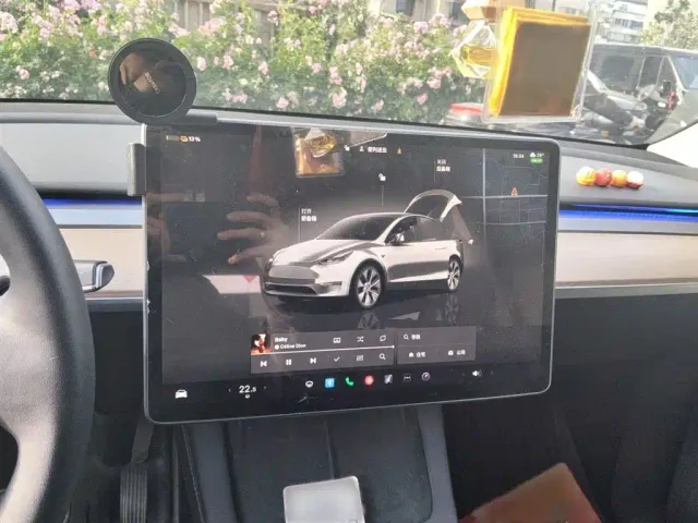 Tesla Model Y — Фото автомобиля 3