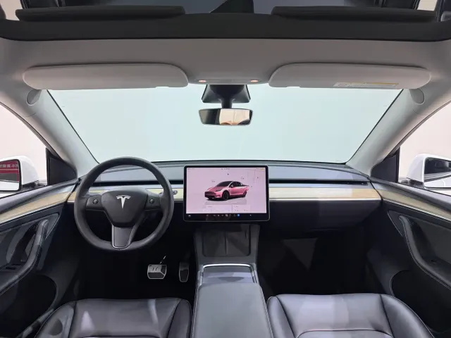 Tesla Model Y — Фото автомобиля 11