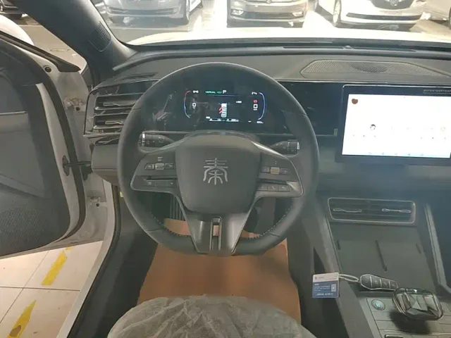 BYD Qin L — Фото автомобиля 10