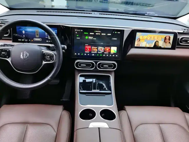 Leapmotor C11 — Фото автомобиля 12